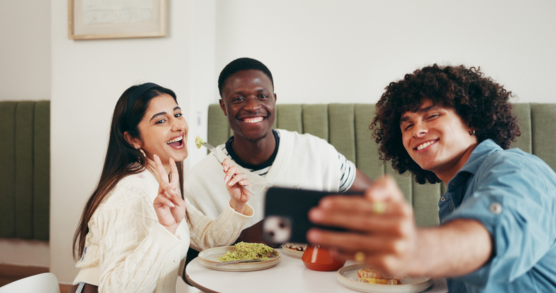 Healthy Social Media Boundaries: How to Use Apps Without Hurting Your Self-Esteem
